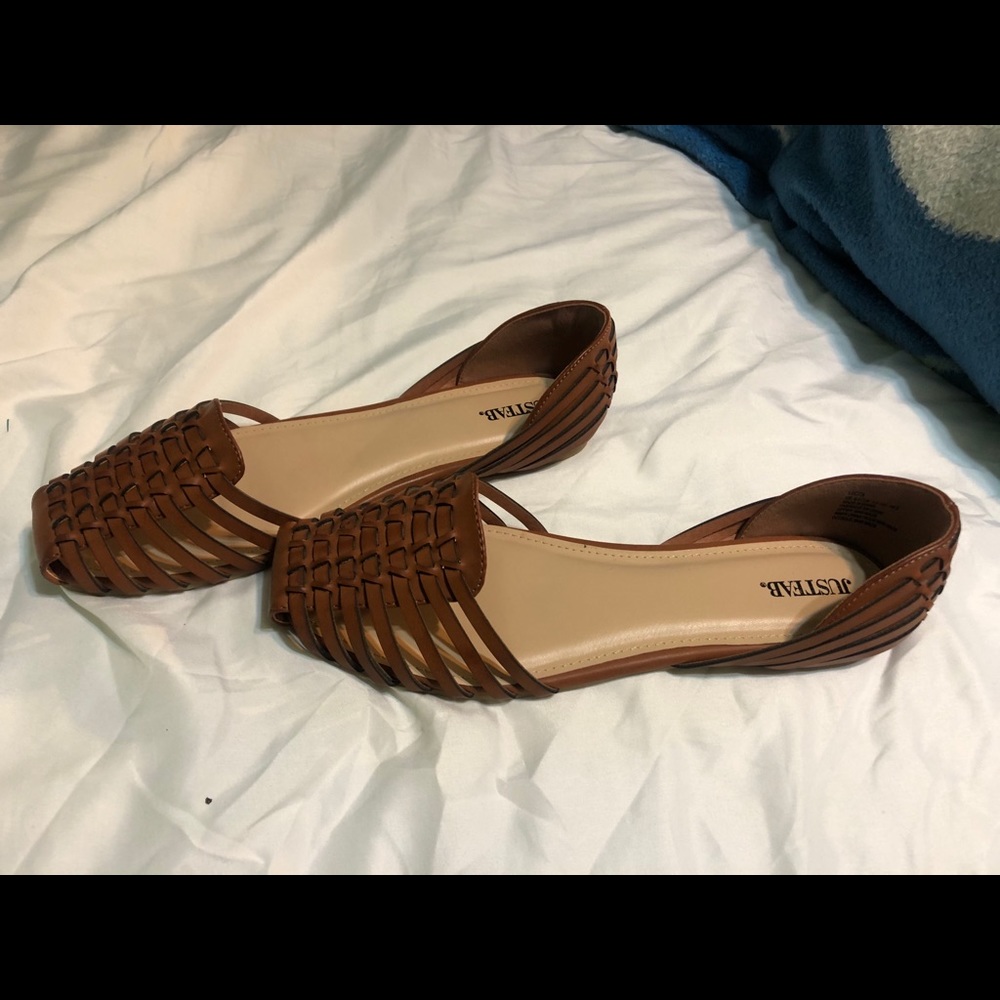 BRAND NEW Woven flats